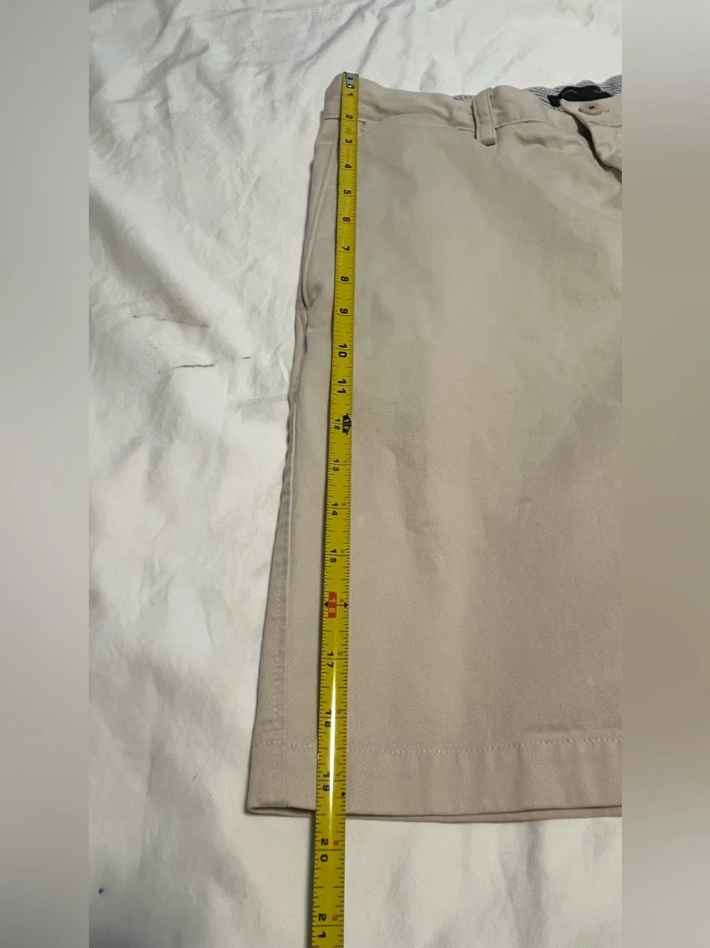 Men”s Banana Republic Chinos 10” Light Khaki Flat-Front Shorts Size 32